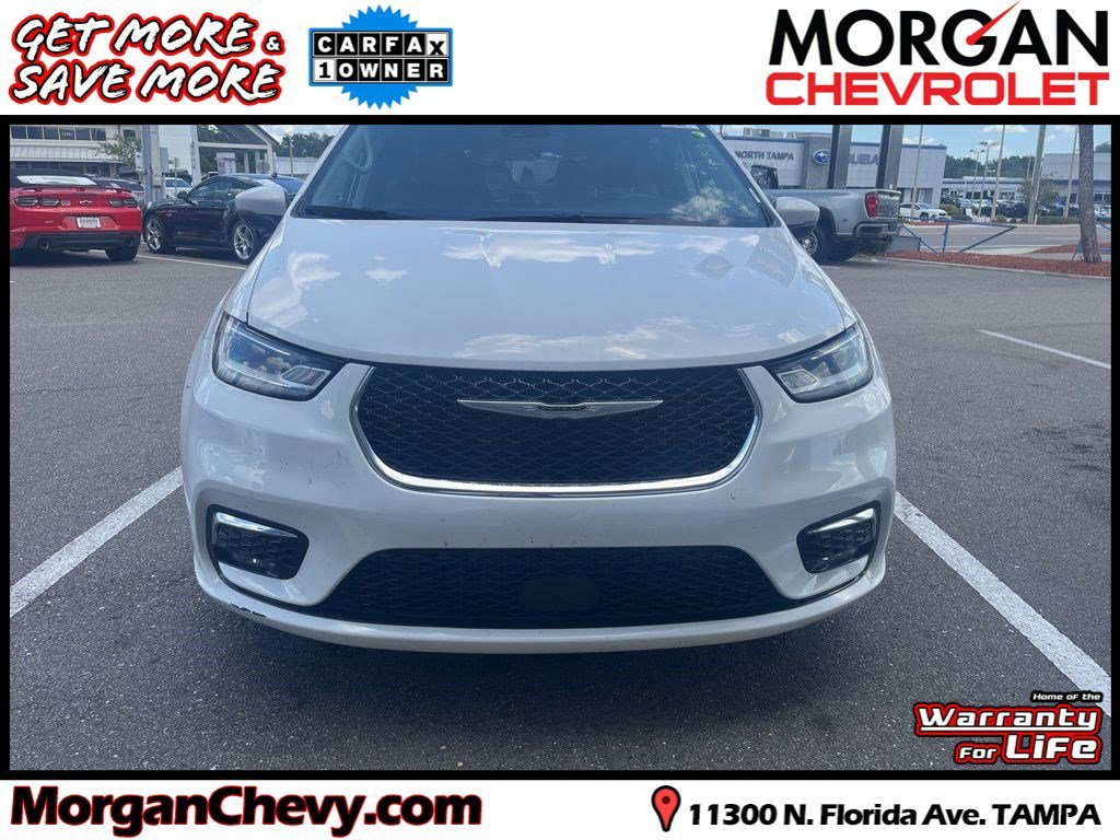 2023 Chrysler Pacifica Touring L's photo