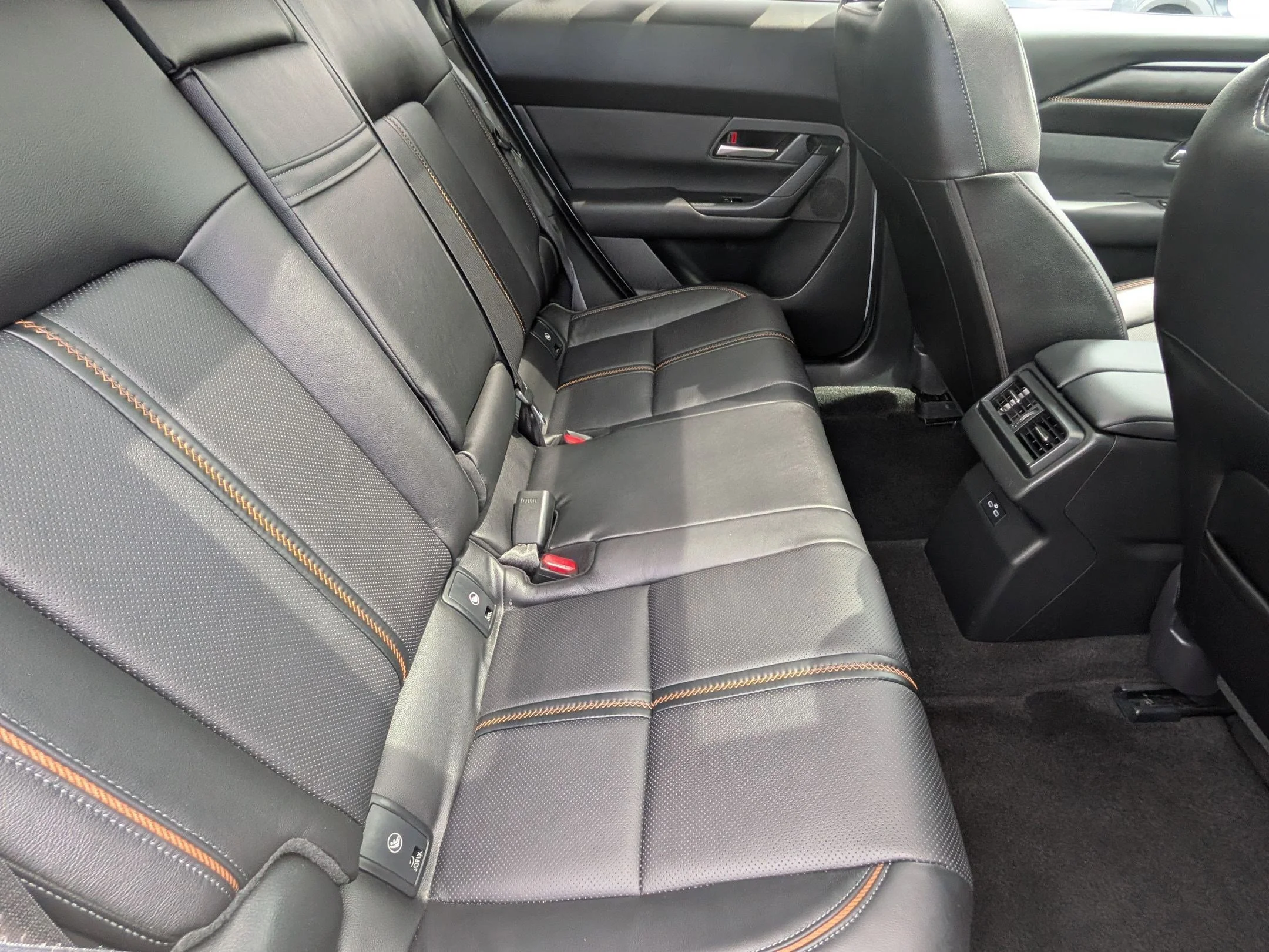 Used 2025 Wind Chill Pearl Mazda Premium Plus image 24