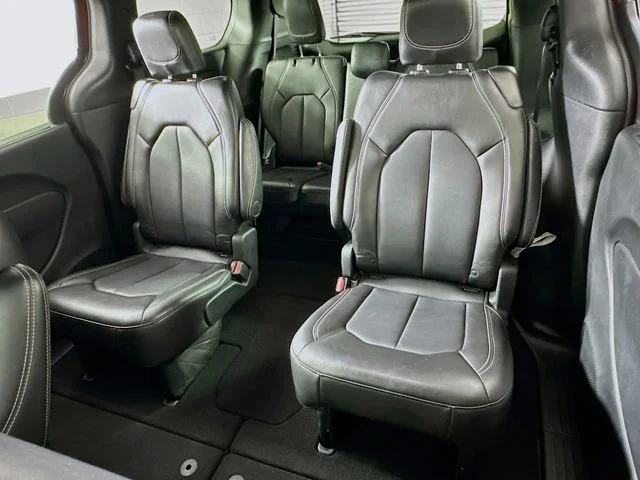 Certified Pre-Owned 2025 Chrysler Pacifica Select