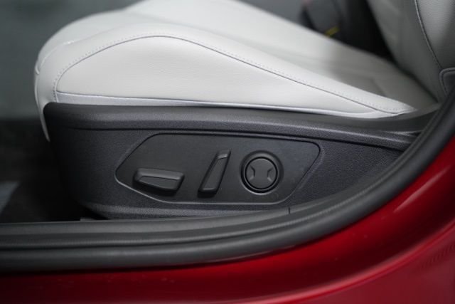 2025 Hyundai Elantra Limited - Photo 28