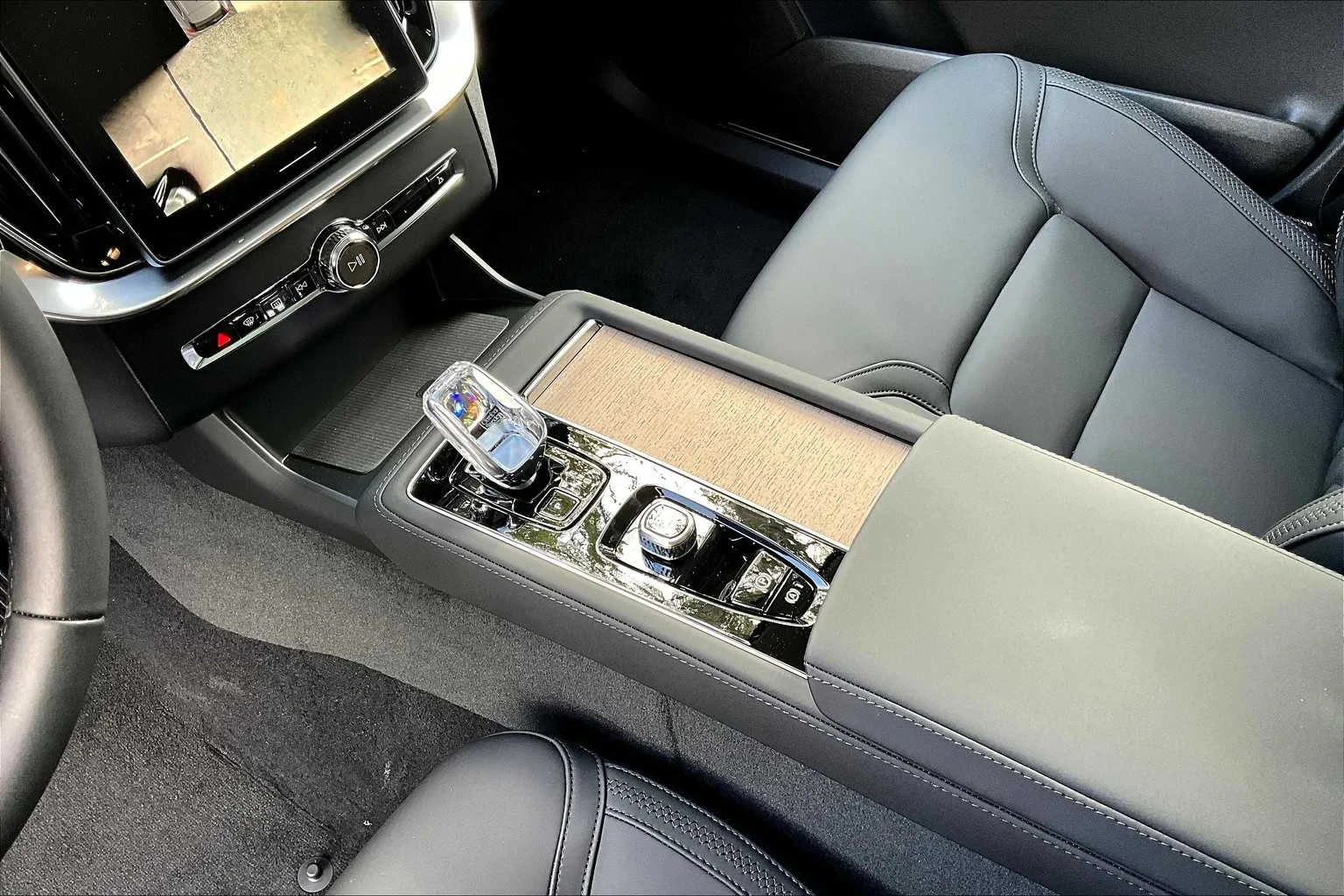 New 2026 Vapour Grey Volvo Plus image 10