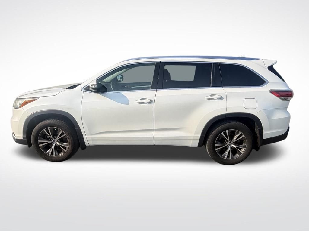 Used 2016 Toyota Highlander XLE with VIN 5TDJKRFH1GS286450 for sale in Oneida, NY