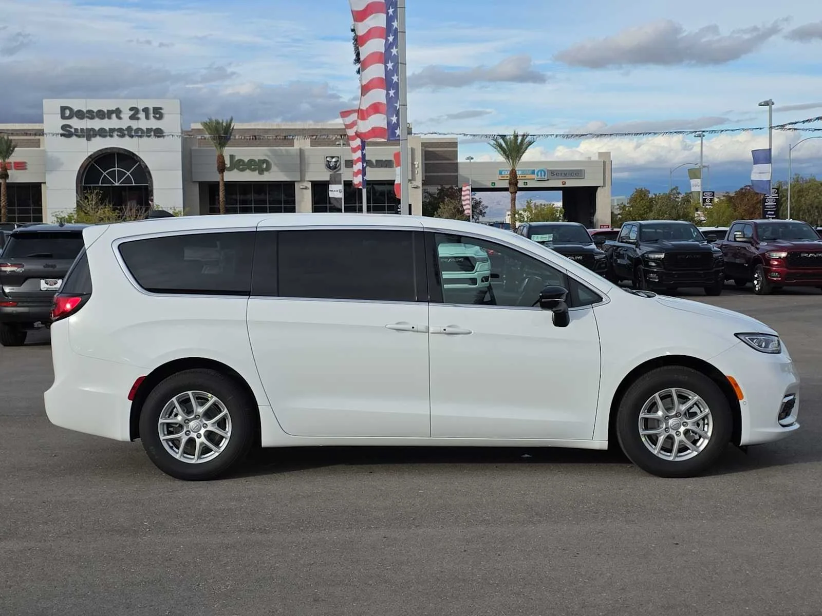 New 2026 Bright White Clear-Coat Exterior Paint Chrysler Select image 10