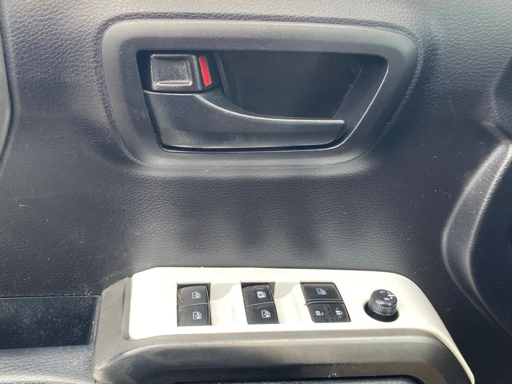 Used 2020 White Toyota SR5 image 22
