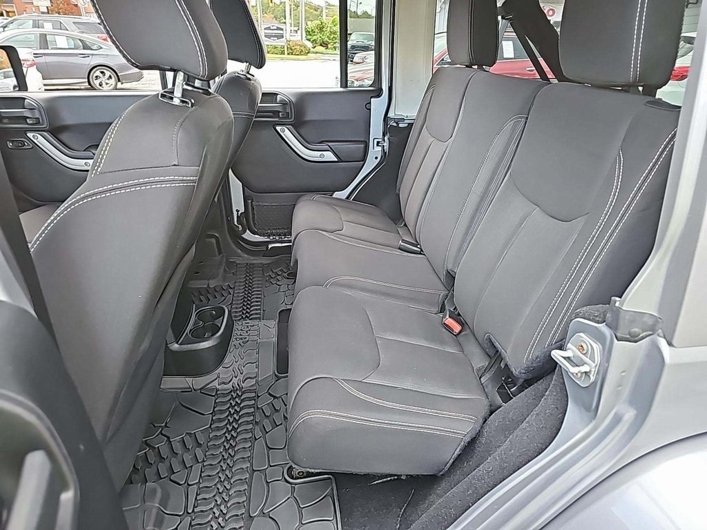 2016 Jeep Wrangler Unlimited Sahara photo 4