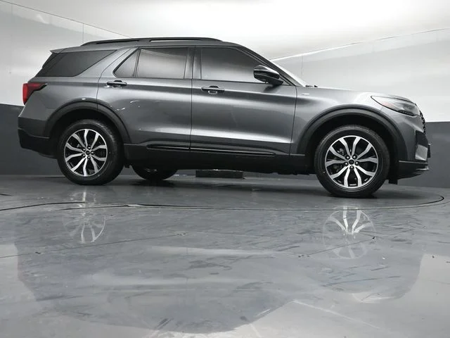 Certified Used 2025 Carbonized Gray Metallic Ford ST-Line image 42