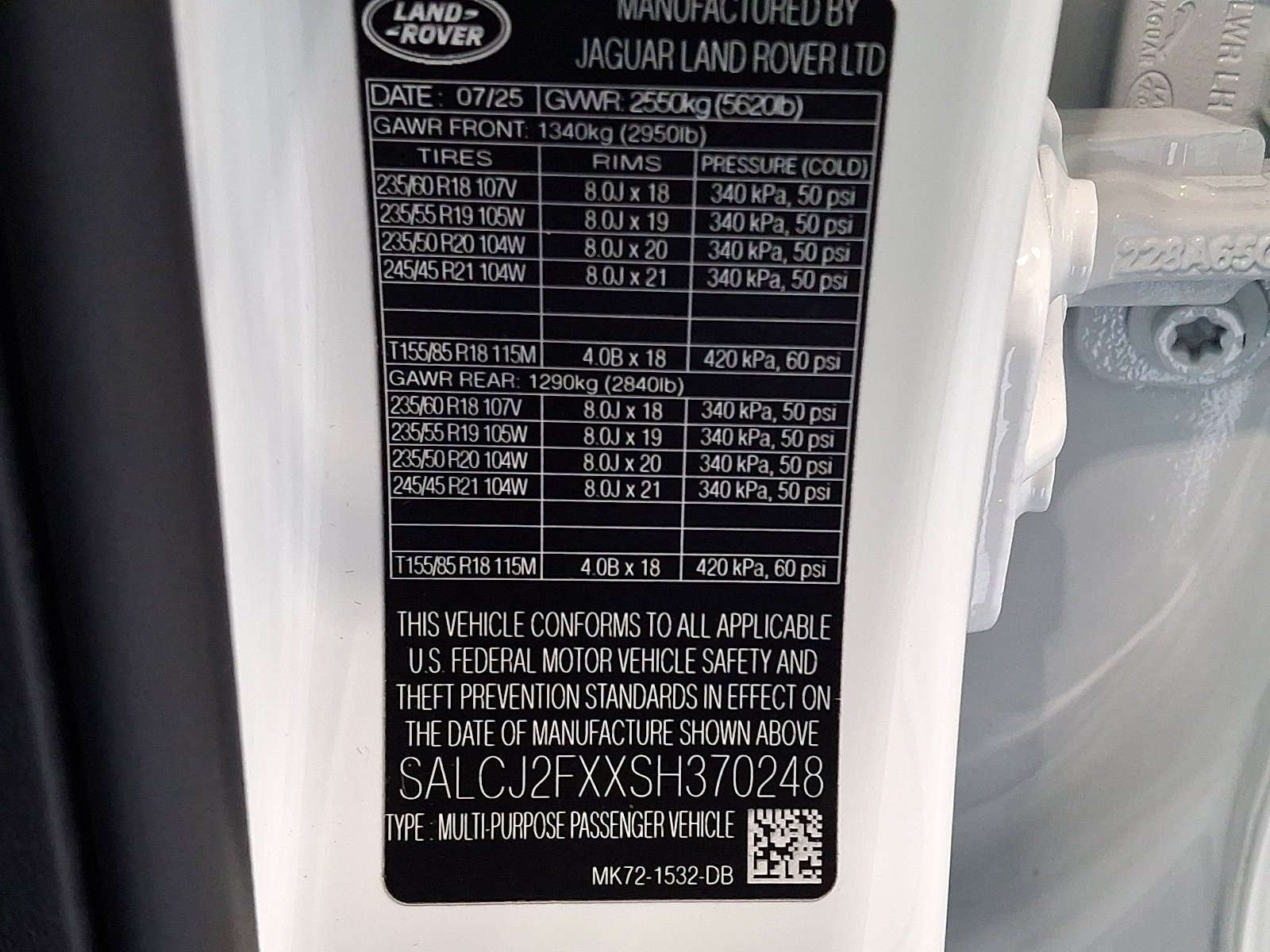 Certified Used 2025 Fuji White Land Rover  image 26