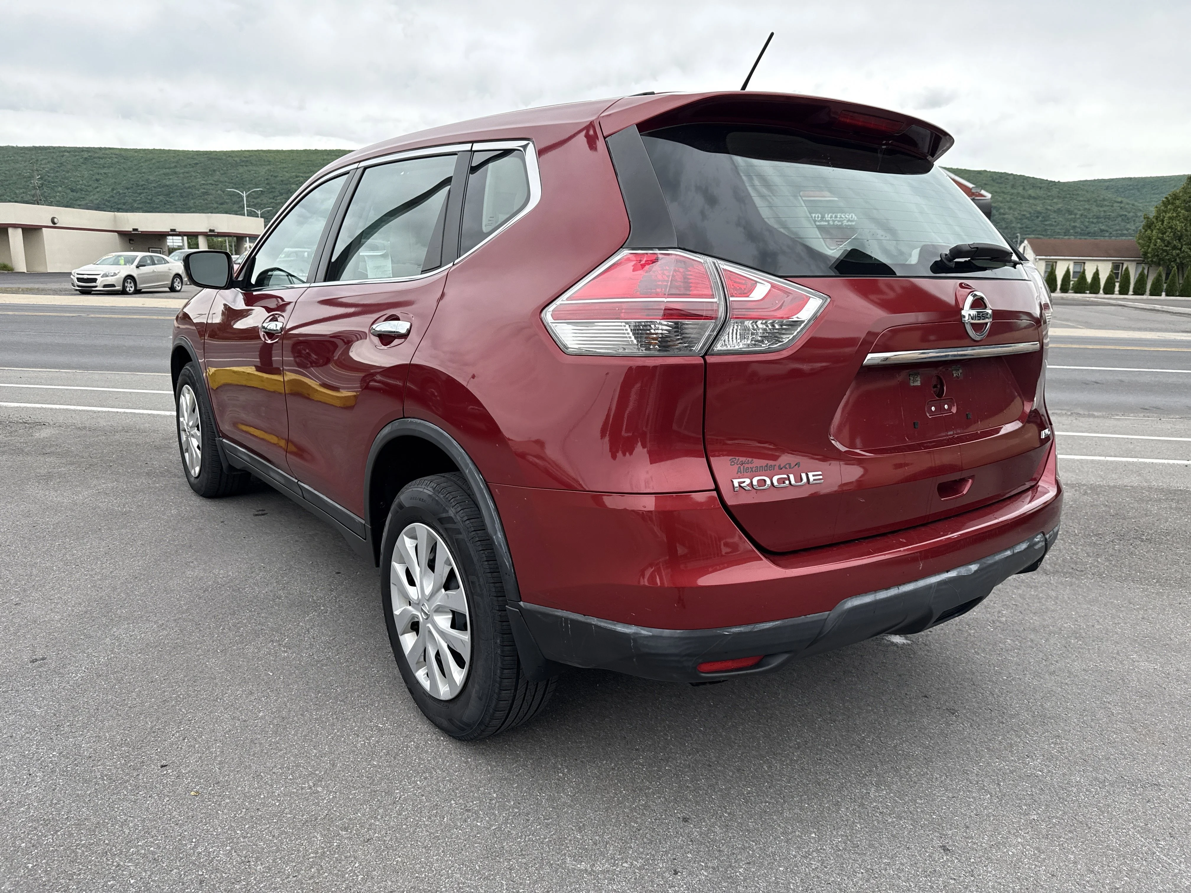 Used 2015 Cayenne Red Nissan S image 5