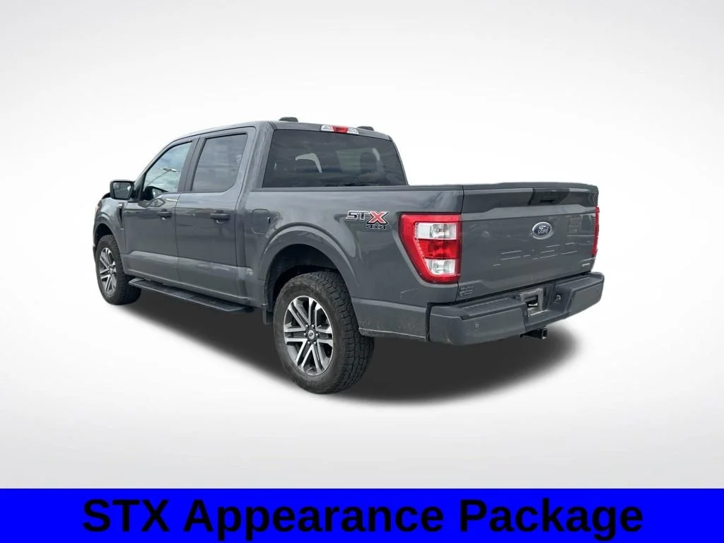 Used 2021  Ford XL image 3