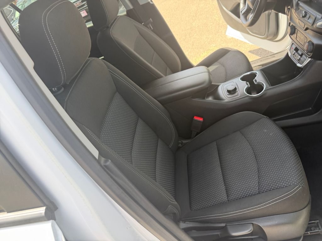 Used 2024 White GMC SLE image 19
