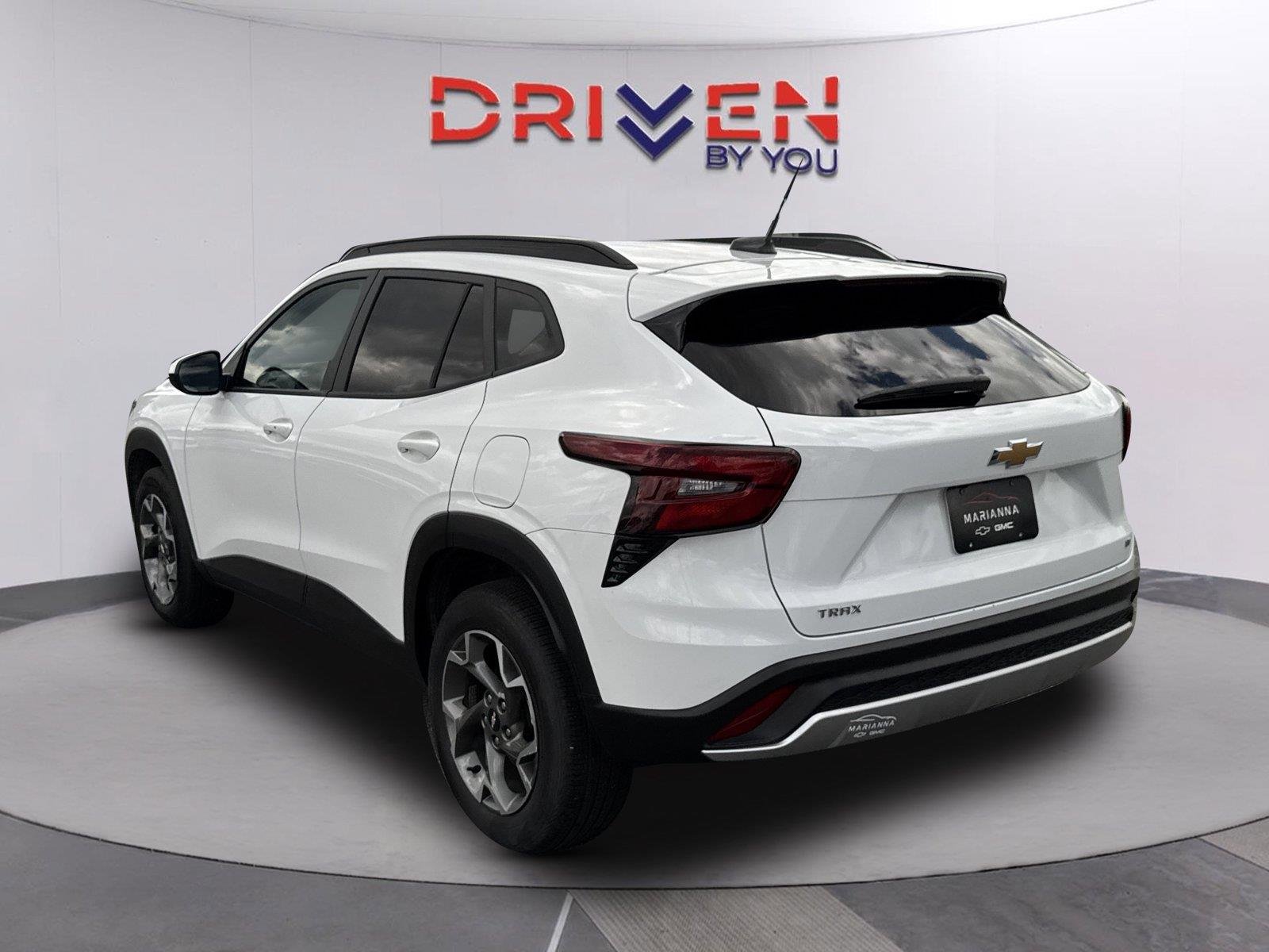 Used 2025 Summit White Chevrolet LT image 6