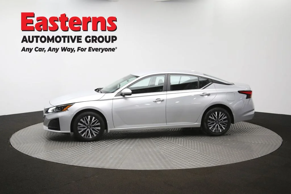 Used 2023 Silver Nissan 2.5 SV image 58