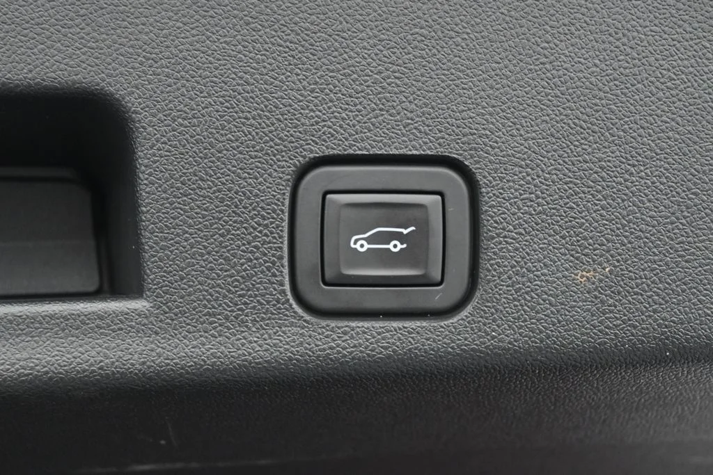 Used 2024 Volcanic Red Tintcoat GMC Elevation image 41