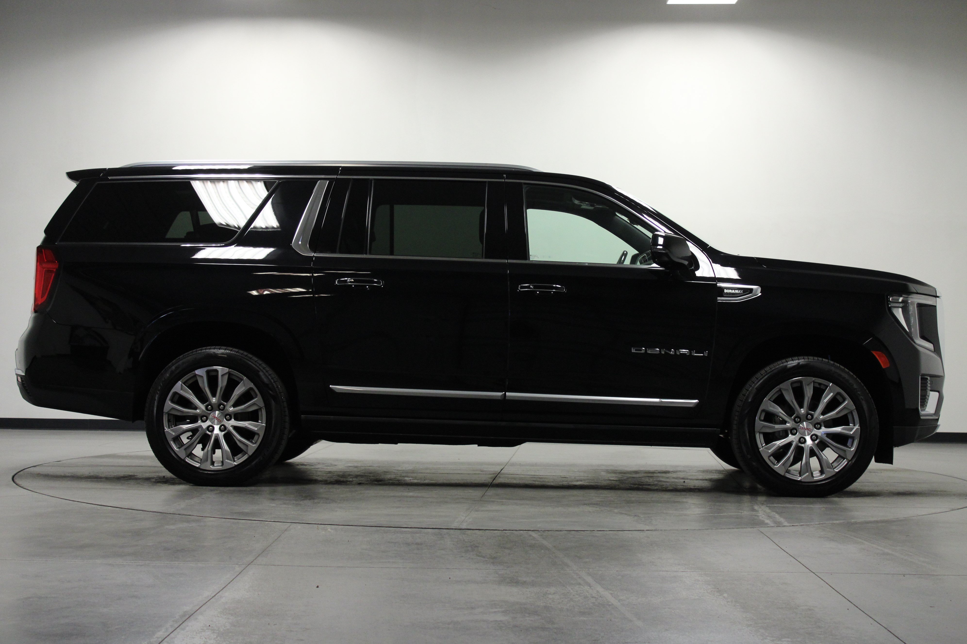 Used 2022 Onyx Black GMC Denali image 3