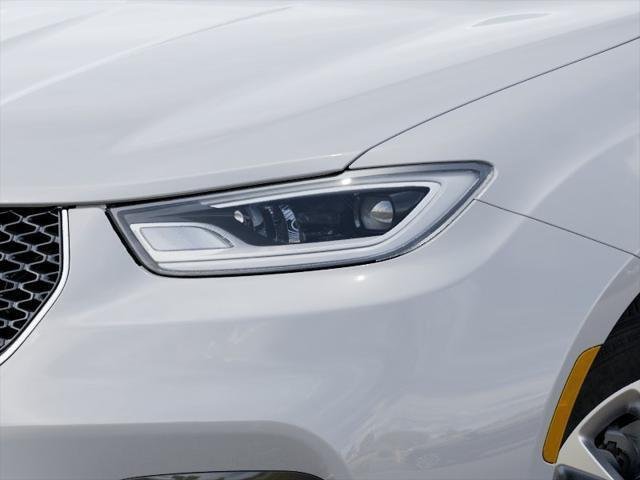 New 2026 Bright White Clear-Coat Exterior Paint Chrysler Select image 18