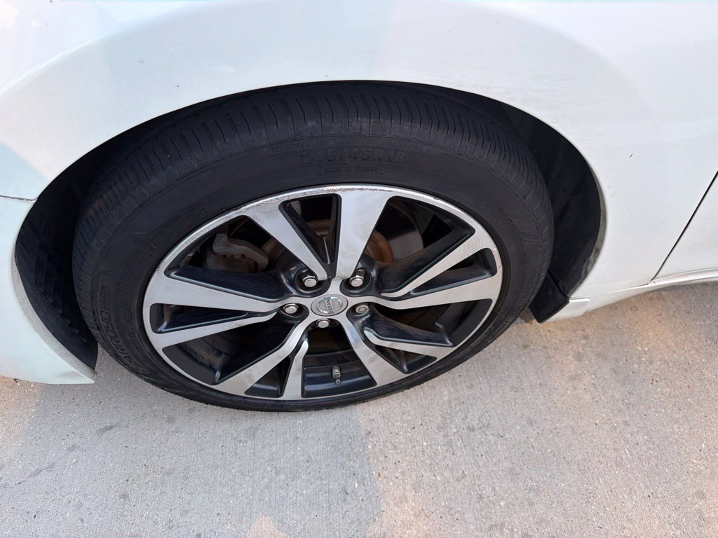 Used 2017 White Nissan SR image 5