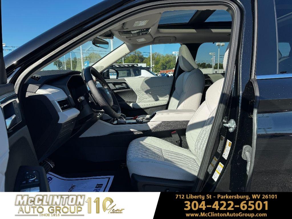 2025 Mitsubishi Outlander SEL - Photo 11