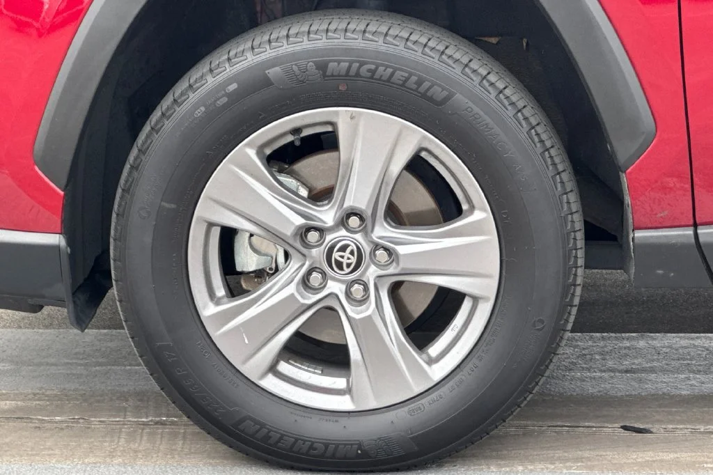 Used 2025 Pearl Toyota XLE image 33