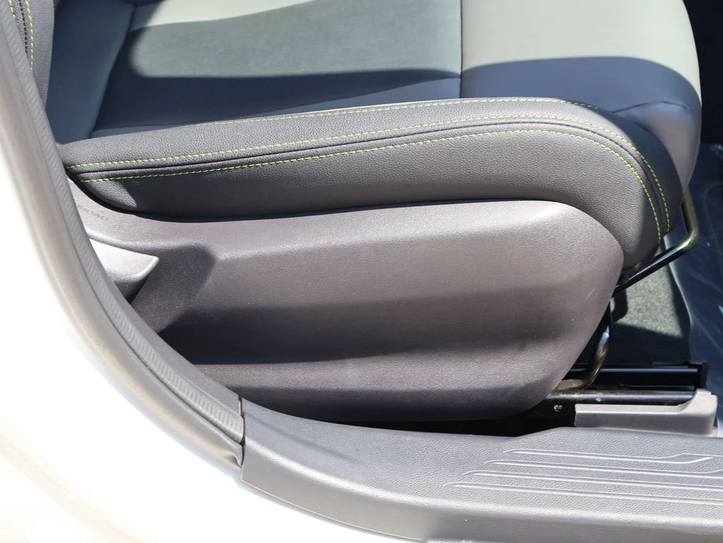 Used 2025 White Subaru Onyx Edition image 9