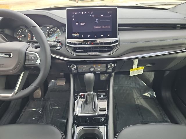 New 2026 Bright White Clear-Coat Exterior Paint Jeep Latitude image 11