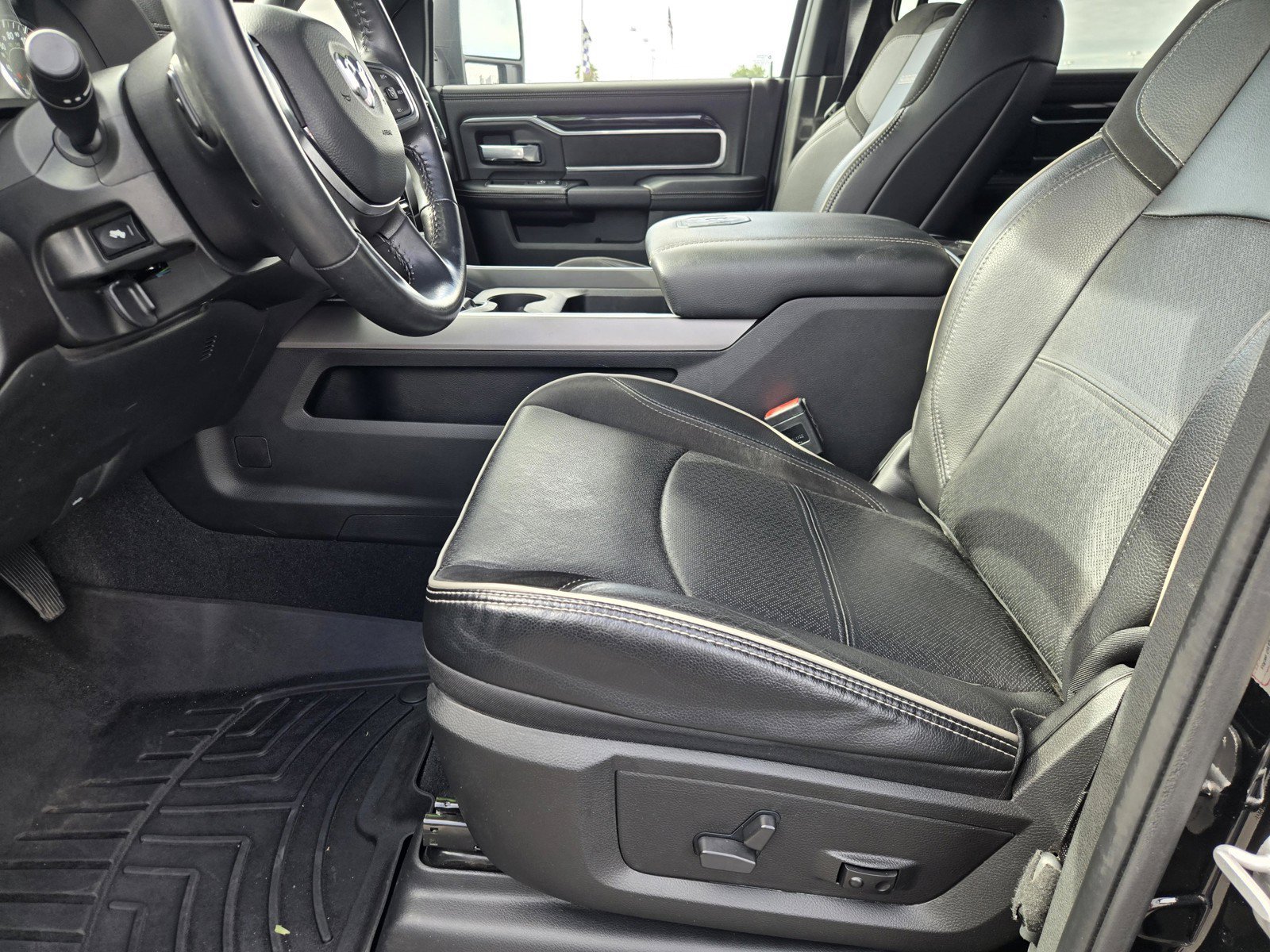 Used 2023 Diamond Black Crystal Pearlcoat Ram Laramie image 25