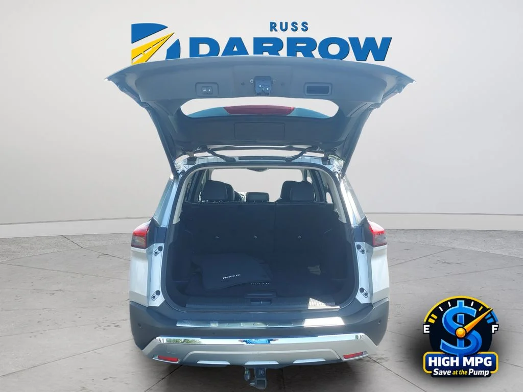 Used 2023 Silver Nissan Platinum image 32
