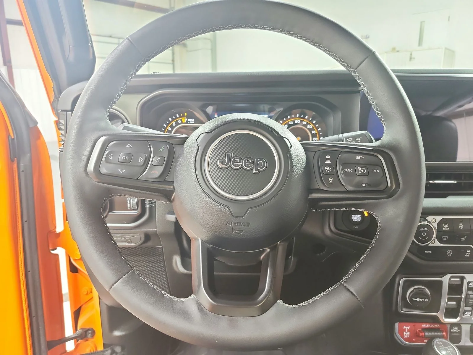 Used 2025 JOOSE Jeep Mojave image 29