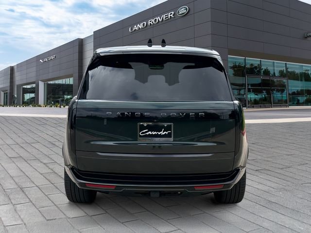 Used 2024  Land Rover SE image 4