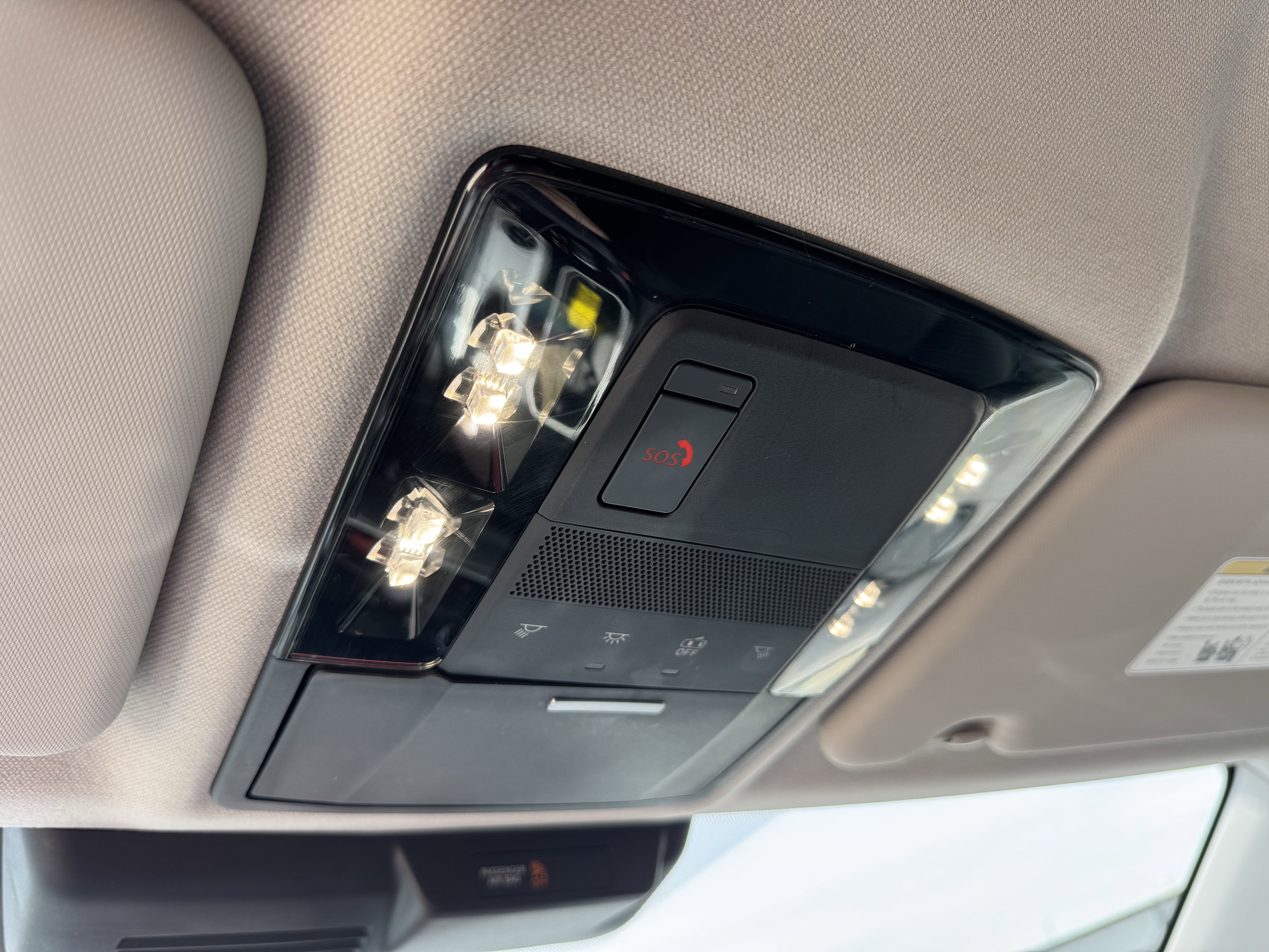 Used 2025  Mitsubishi ES image 31