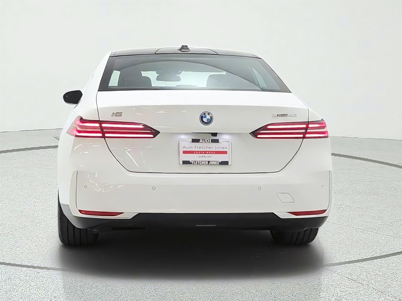 Used 2025 Alpine White BMW xDrive40 image 6
