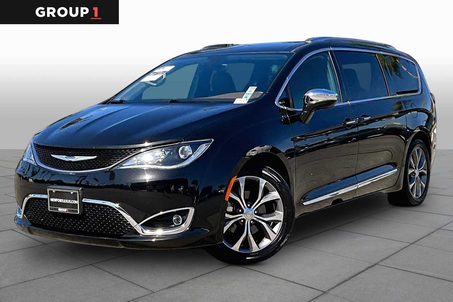 2018 Chrysler Pacifica Limited's photo