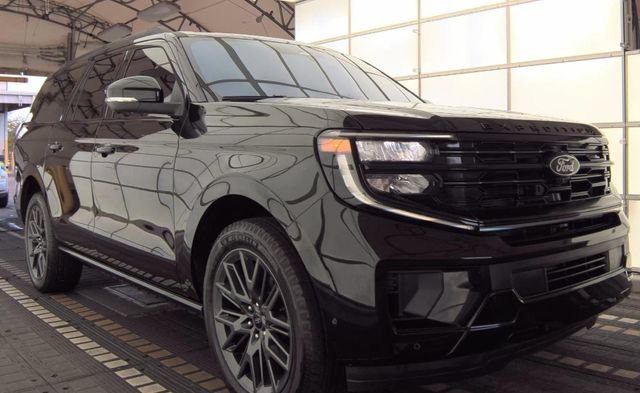 Used 2025 Agate Black Metallic Ford Platinum image 3
