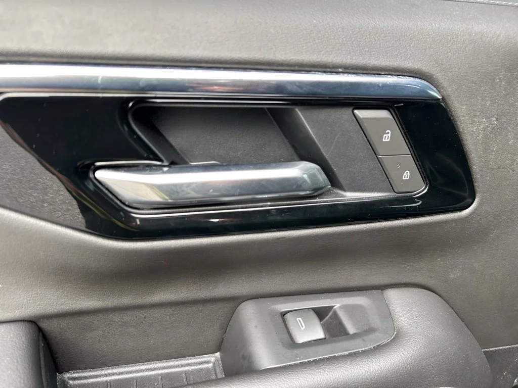 Used 2025 Black Chevrolet LT image 27