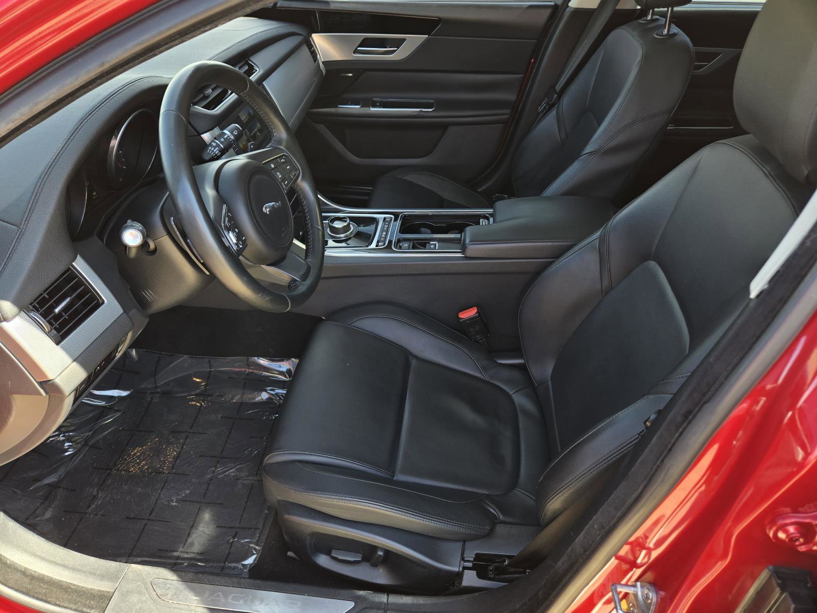 Used 2017  Jaguar 35t Premium image 27