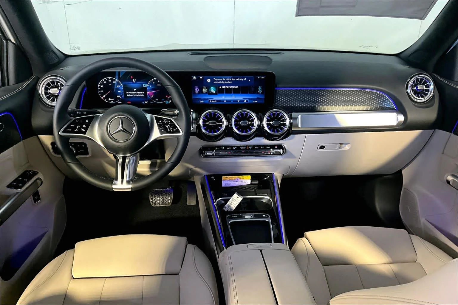 New 2026 Polar White Mercedes-Benz GLB 250 image 7