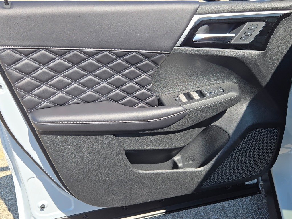 New 2026 White Nissan Platinum image 29