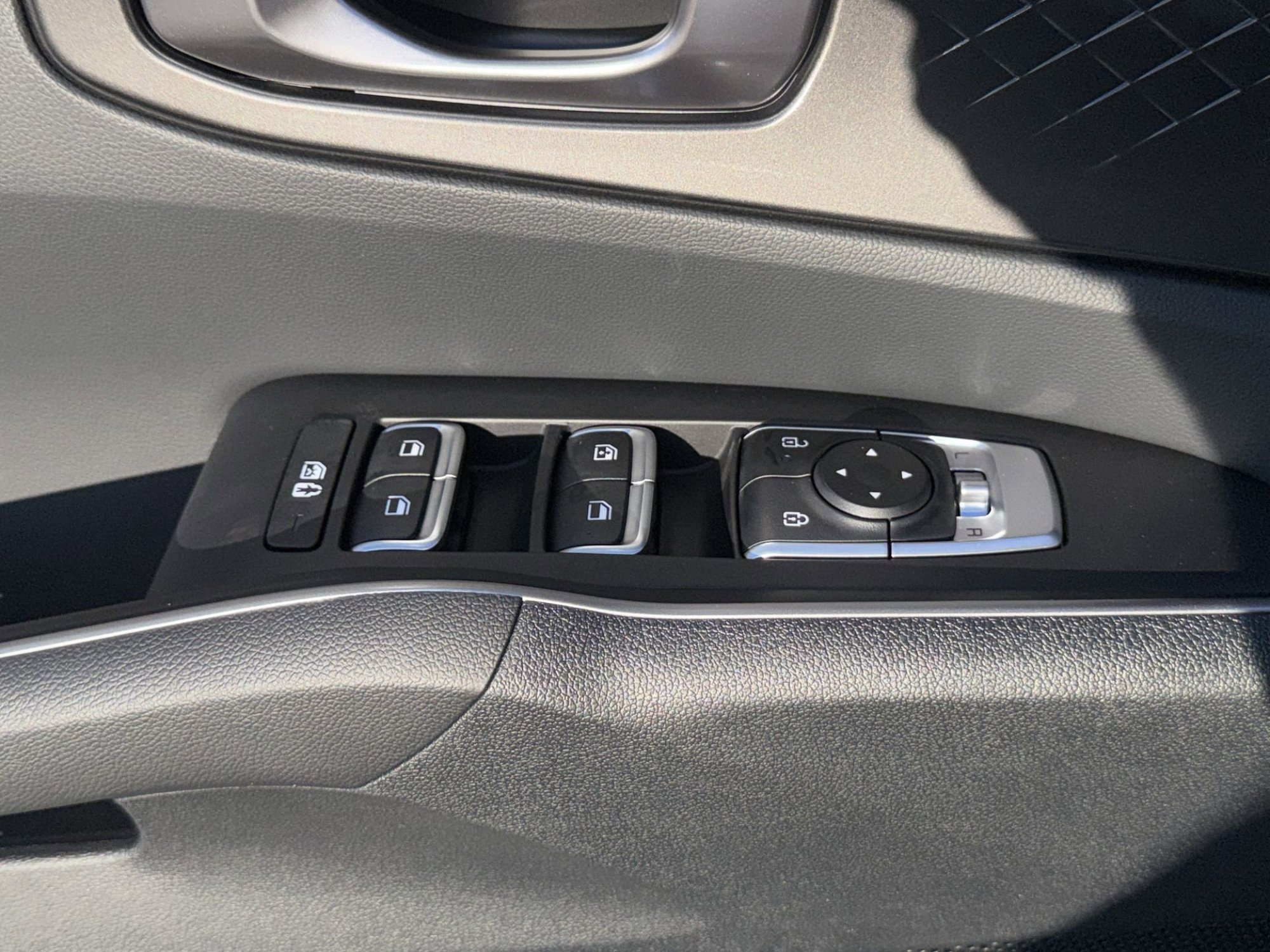 New 2026 Glacial White Pearl Kia S image 16