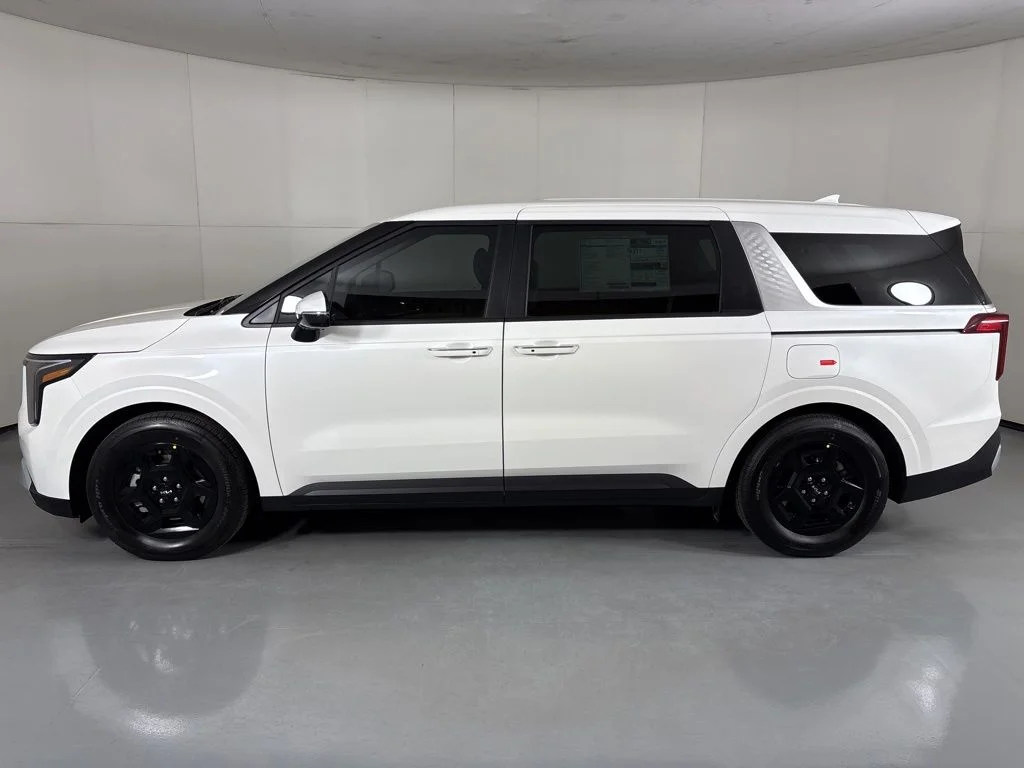 New 2026 White Kia LXS image 5