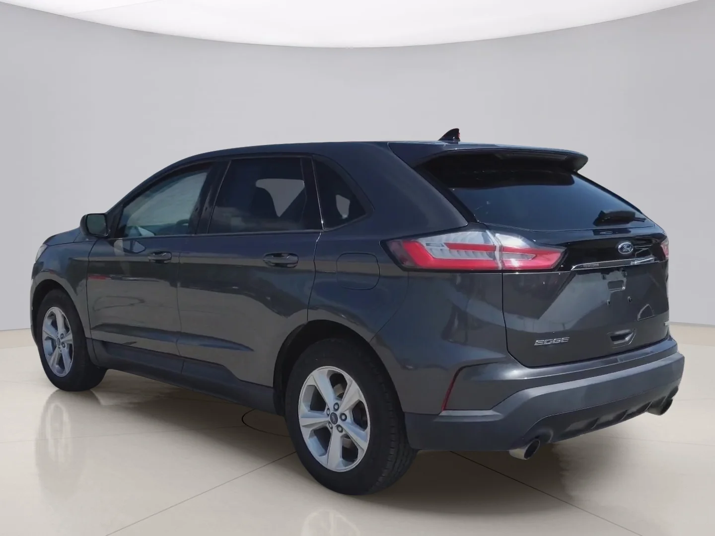 Used 2019 Gray Ford SE image 3