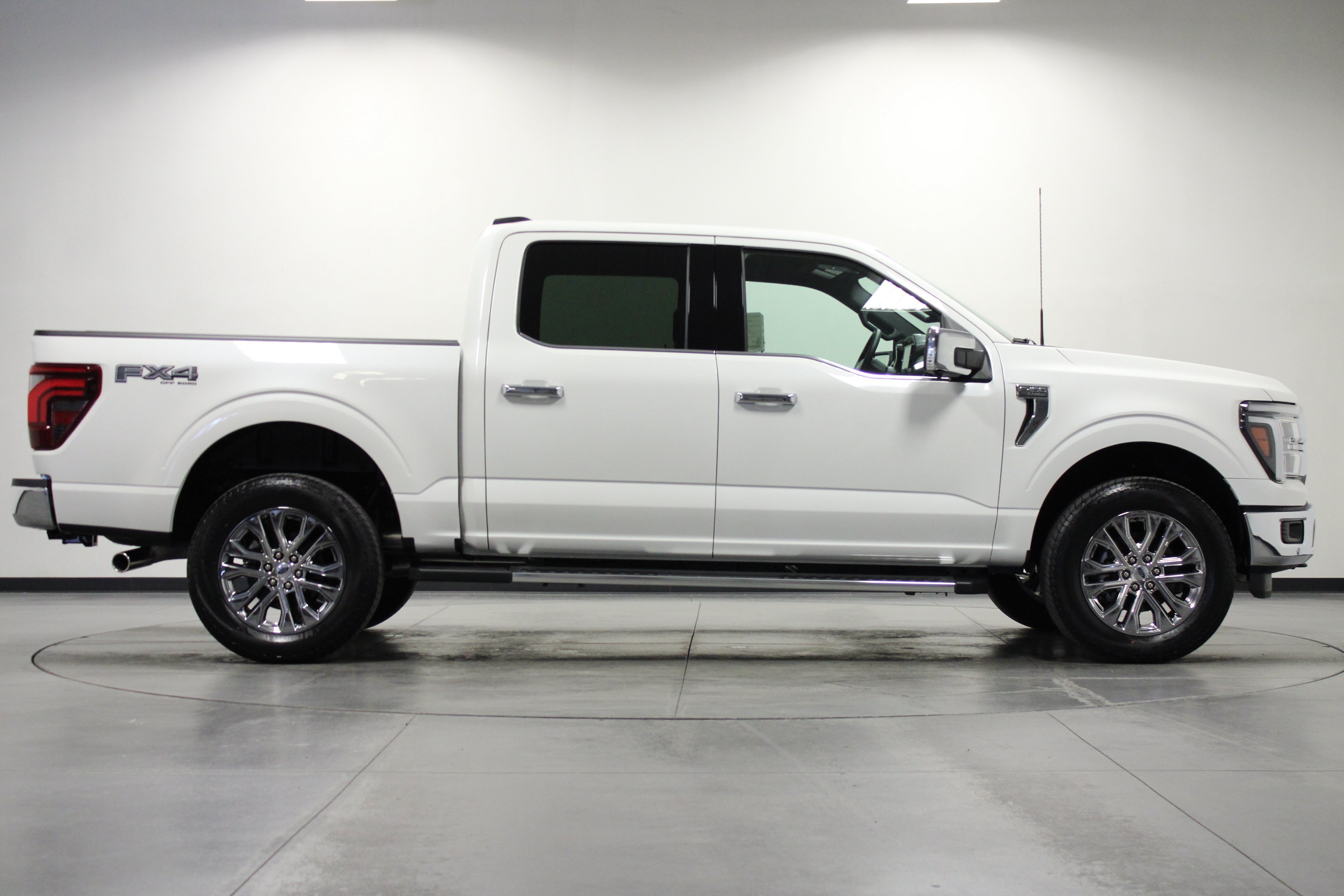 New 2026 Star White Metallic Tri-Coat Ford LARIAT image 3