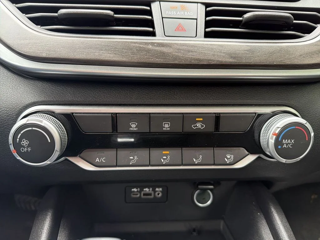 Used 2025 White Nissan 2.5 SV image 18