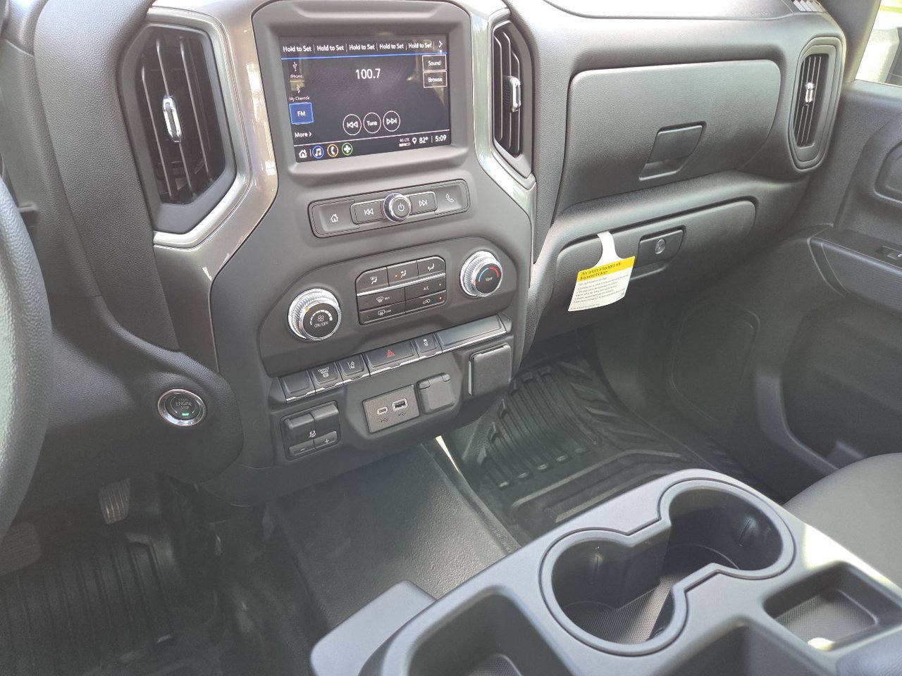 2025 GMC Sierra 3500 Chassis Cab Pro - Photo 31