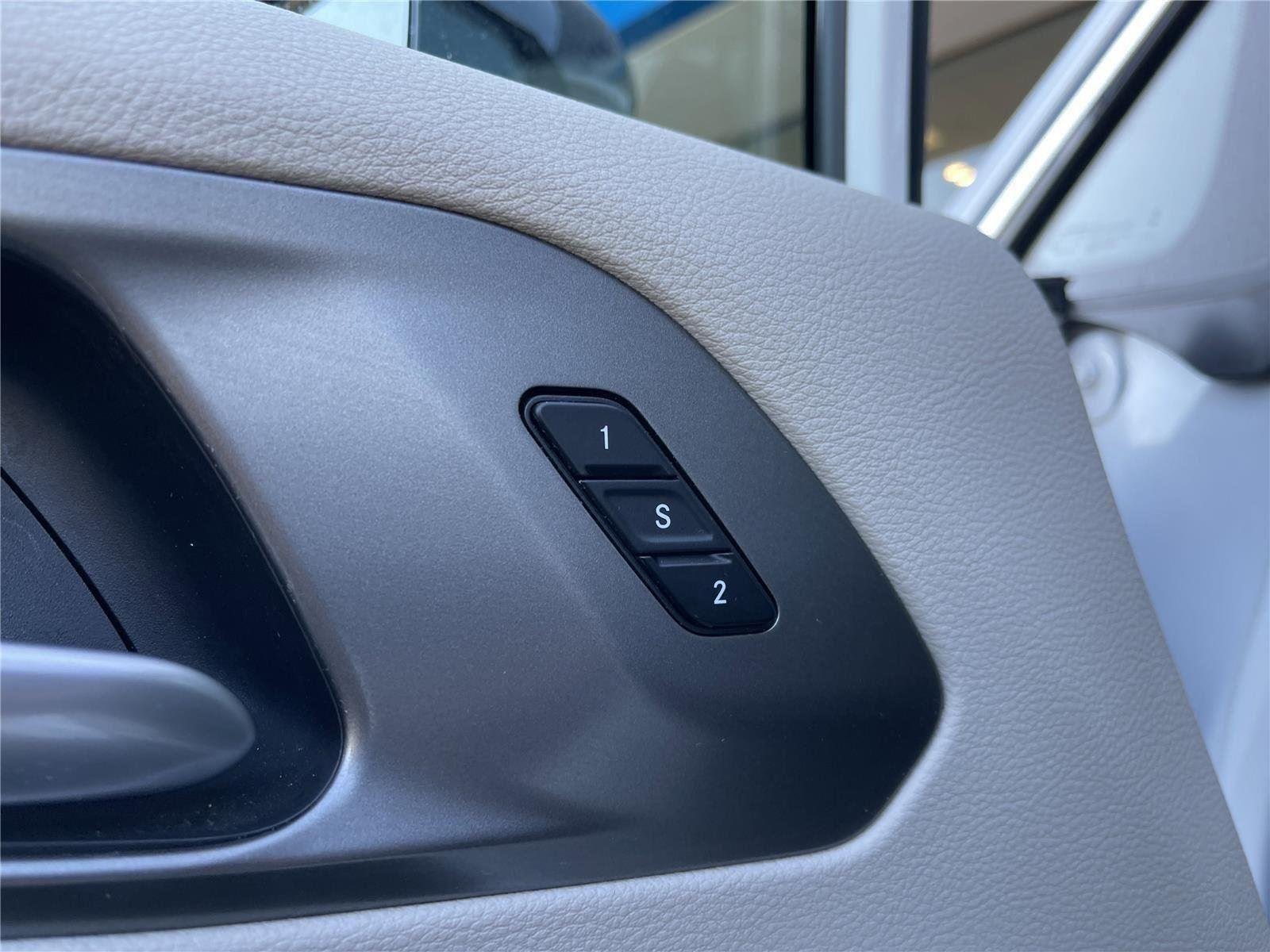 Used 2024 Bright White Clearcoat Chrysler Touring L image 15