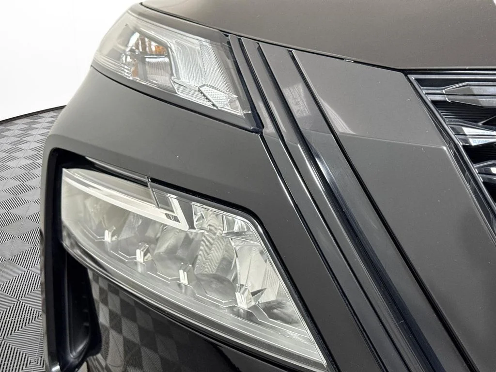 Used 2023 Super Black Nissan SV image 17