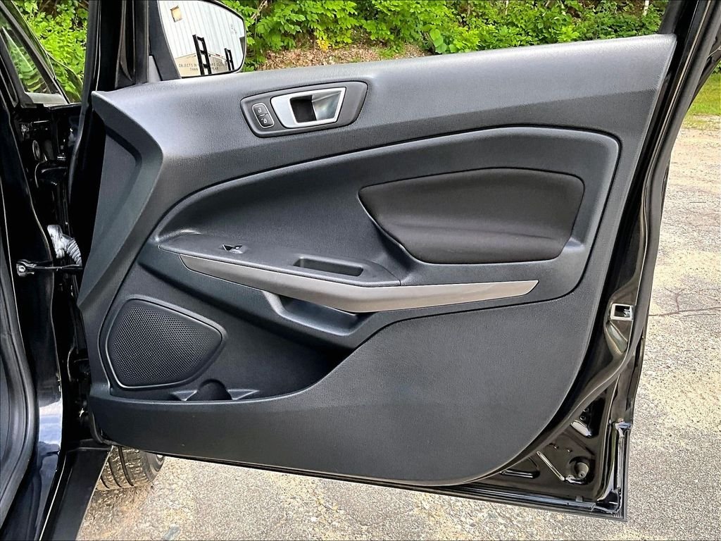 Used 2019 Shadow Black Ford SE image 12