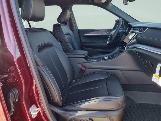 New 2025 Velvet Red Pearl-Coat Exterior Paint Jeep Limited image 31