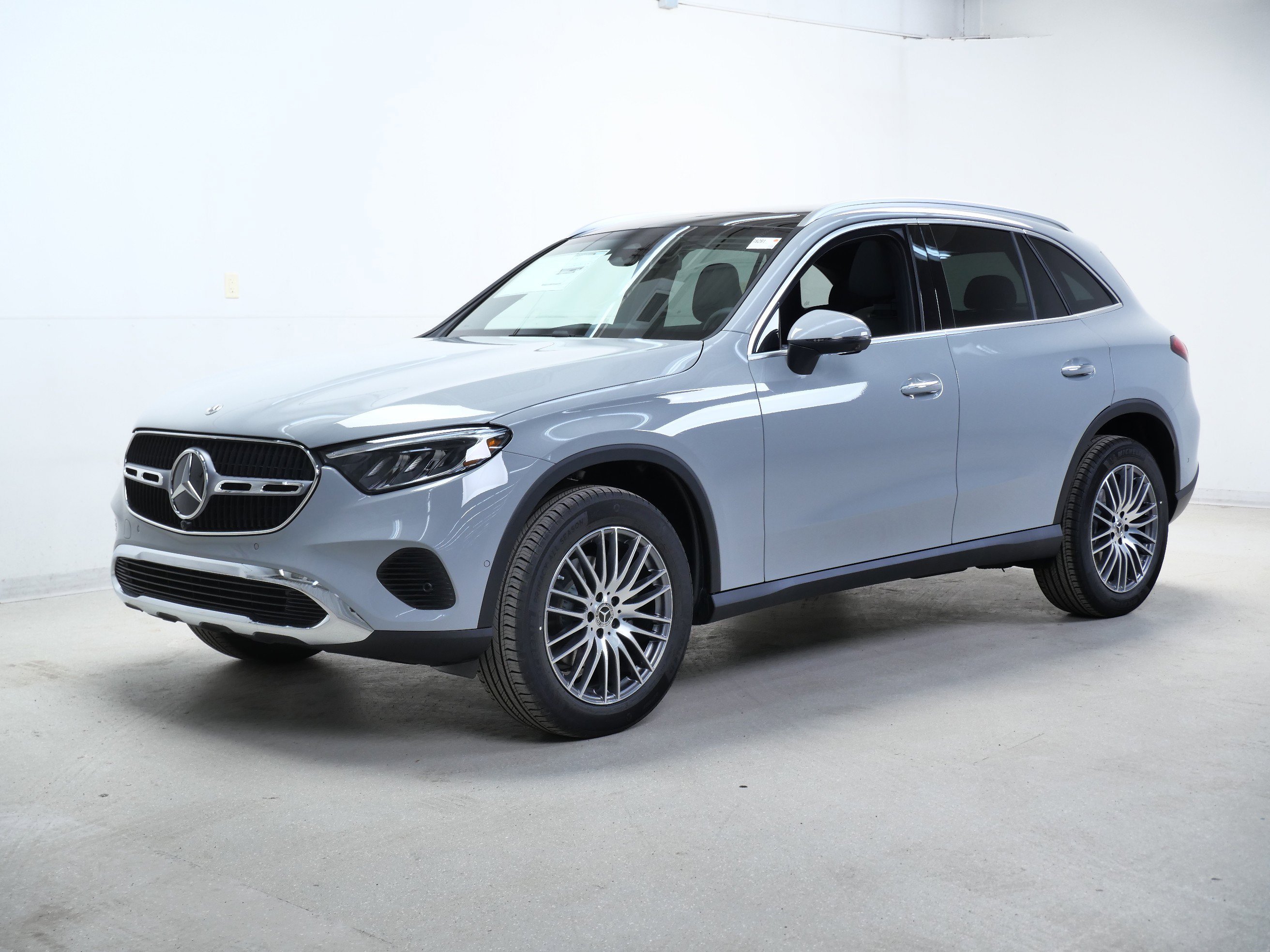 New 2026 MANUFAKTUR Alpine Grey Mercedes-Benz GLC 300 image 4