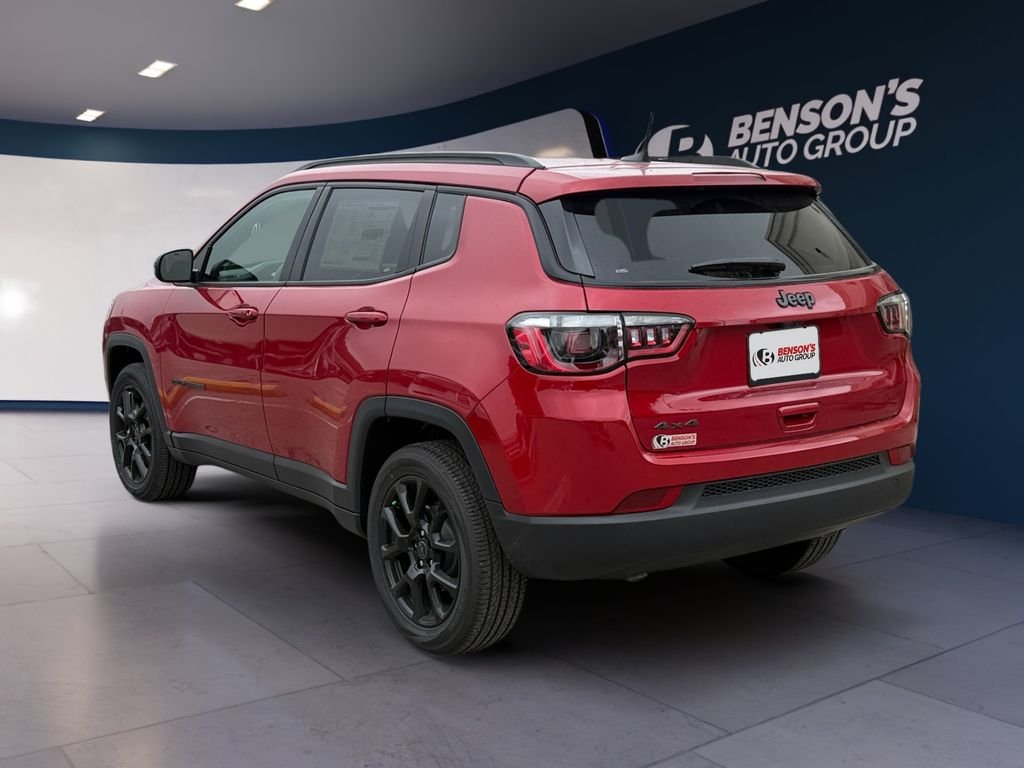 New 2026 Red Hot Pearl-Coat Exterior Paint Jeep Latitude image 3