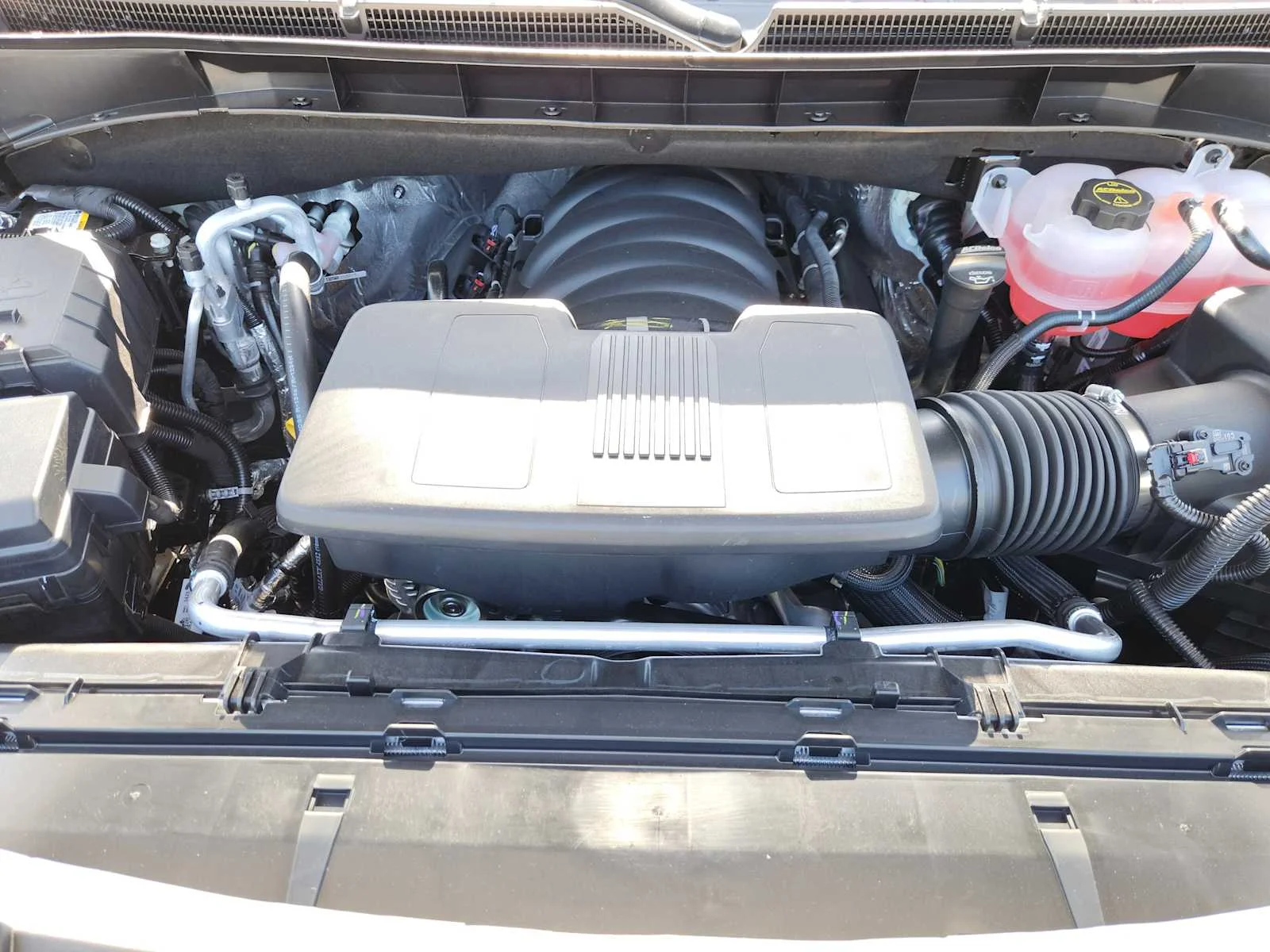 New 2026 Vibrant White Tricoat Cadillac Platinum Sport image 22
