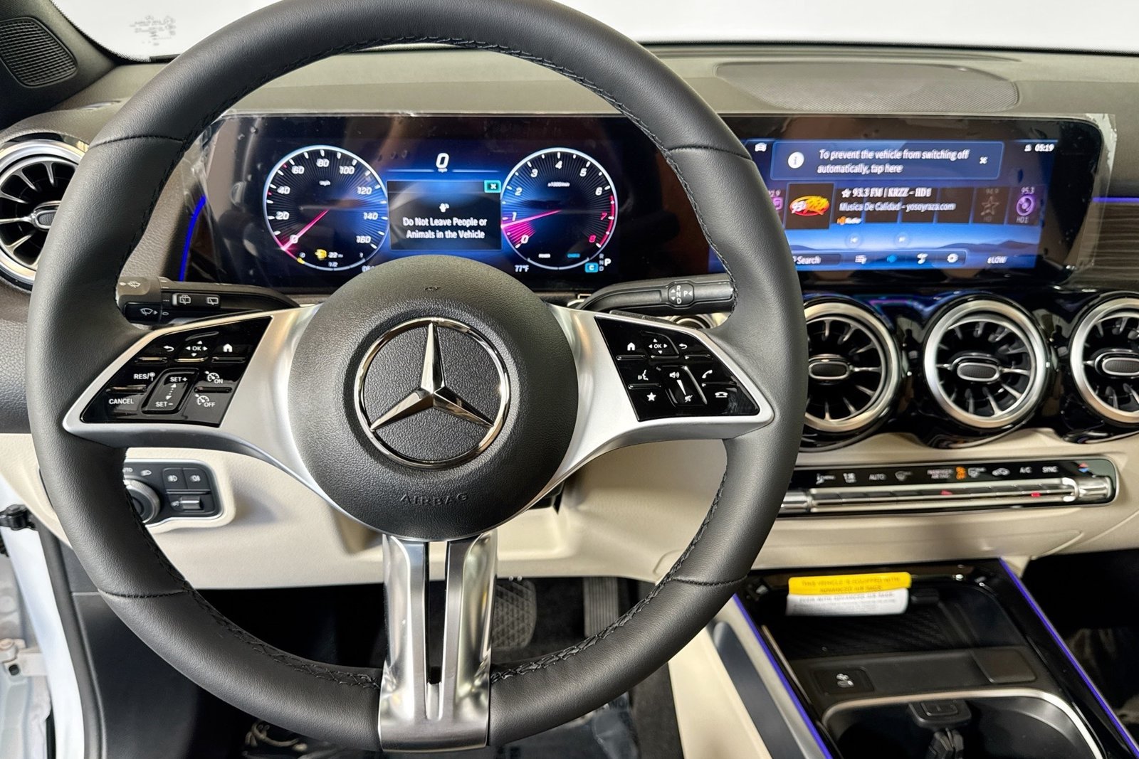New 2026 Polar White Mercedes-Benz GLB 250 image 11
